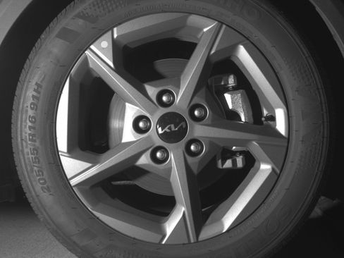 Used 2025 Kia K4 LXS image 13