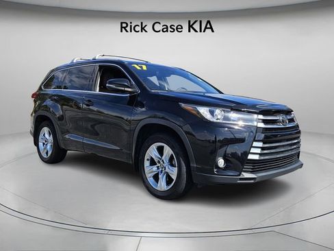 Used 2017 Toyota Highlander Limited w/ Carpet Mat Package image 9