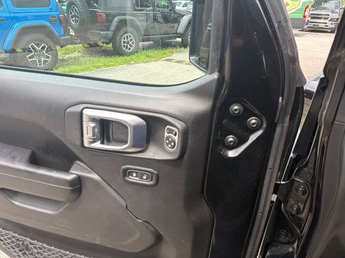 Used 2023 Jeep Wrangler Unlimited AWD/4WD image 18