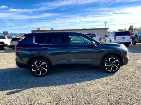 Used 2024 Mitsubishi Outlander SE image 6