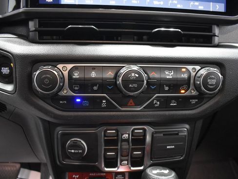 Used 2024 Jeep Wrangler Unlimited AWD/4WD image 21