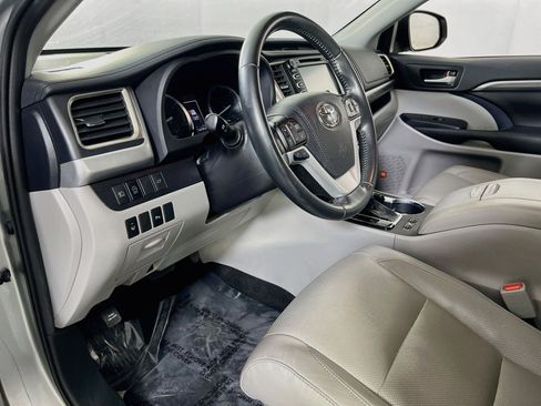 Used 2019 Toyota Highlander Limited AWD/4WD image 9