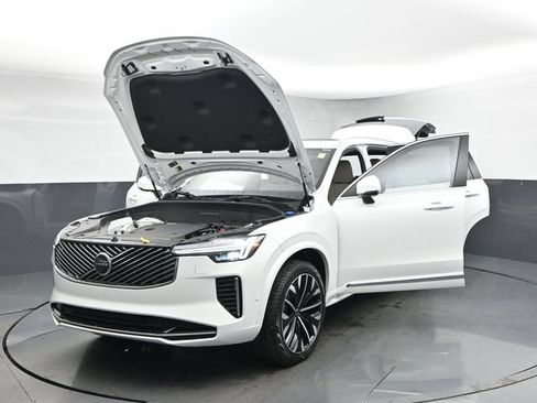 New 2026 Volvo XC90 B6 Plus w/ Protection Package Premier AWD/4WD image 53