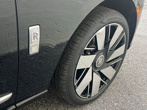New 2026 Rolls-Royce Cullinan image 19