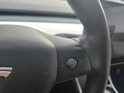 Used 2020 Tesla Model 3 Standard Range image 32
