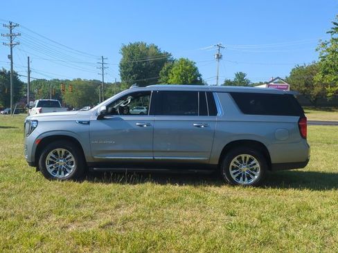 Used 2023 GMC Yukon XL SLT w/ SLT Premium Package AWD/4WD image 10