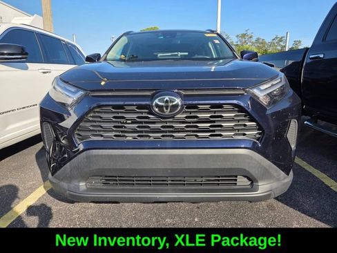 Used 2022 Toyota RAV4 XLE w/ Convenience Package FWD image 2
