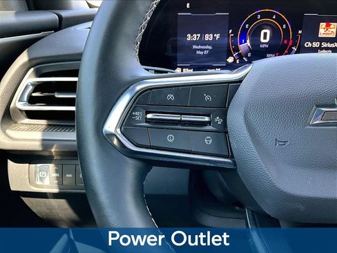 Used 2025 Chevrolet Traverse LT w/ Enhanced Driving Package AWD/4WD image 15
