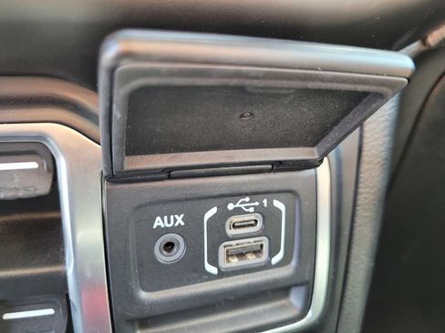 Used 2023 Jeep Wrangler Unlimited Sport AWD/4WD image 29