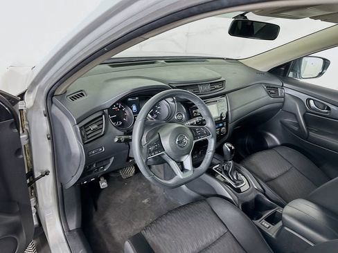 Used 2017 Nissan Rogue SV image 9