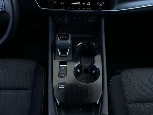 Used 2025 Nissan Rogue SV image 15