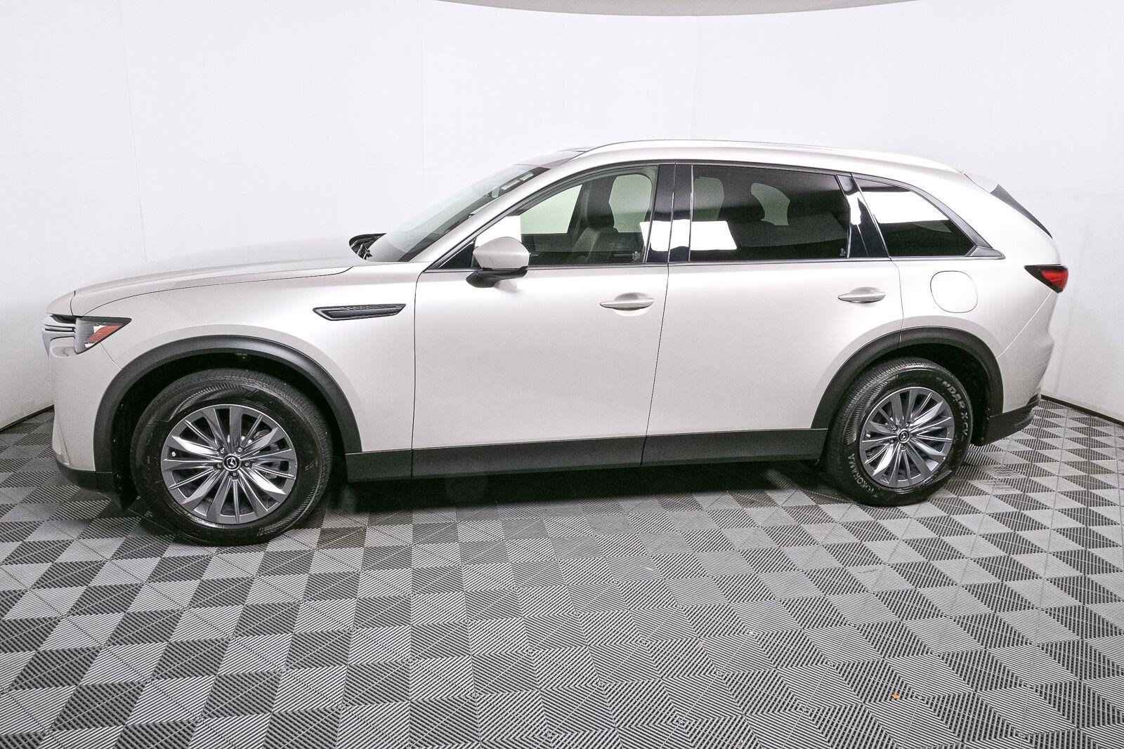Used 2024 MAZDA CX-90 3.3 Turbo w/ Preferred Plus AWD/4WD image 32