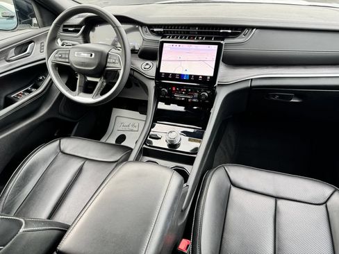 Used 2024 Jeep Grand Cherokee L Limited w/ Luxury Tech Group II AWD/4WD image 12