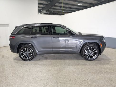 Used 2024 Jeep Grand Cherokee Overland w/ Luxury Tech Group IV AWD/4WD image 2
