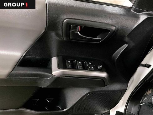 Used 2021 Toyota Tacoma SR5 AWD/4WD image 36