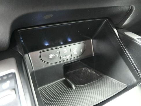 Used 2025 Kia Sorento S FWD image 13