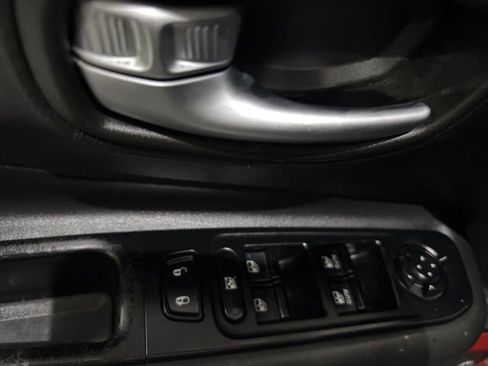 Used 2019 Jeep Renegade Trailhawk w/ UConnect 8.4 Nav Group image 12