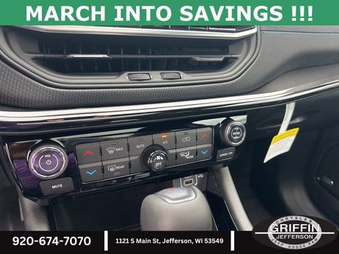 New 2025 Jeep Compass Latitude w/ Sun & Sound Group image 19