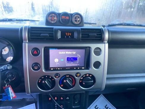 Used 2010 Toyota FJ Cruiser 4WD image 10