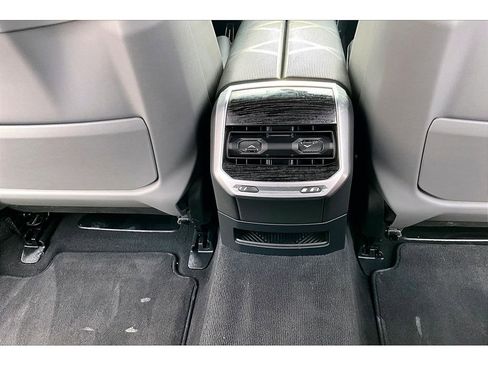 Used 2025 BMW 740i xDrive 740i xDrive image 30