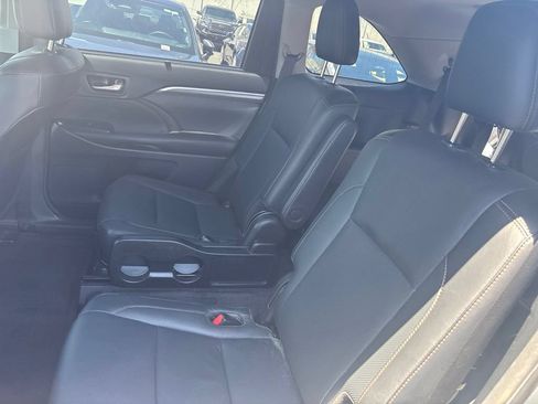 Used 2018 Toyota Highlander Limited Platinum w/ Carpet Mat Package (TMS) AWD/4WD image 13