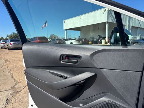 Used 2025 Toyota Corolla LE image 20