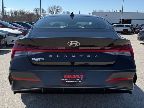 Used 2024 Hyundai Elantra SEL w/ Convenience Package image 7