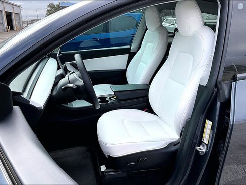 Used 2021 Tesla Model Y Long Range image 7