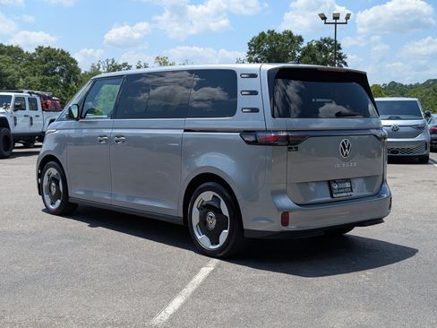 Used 2025 Volkswagen ID. Buzz 1st Edition RWD image 7