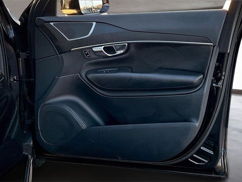 Used 2020 Volvo XC90 T5 Momentum w/ Protection Package image 24