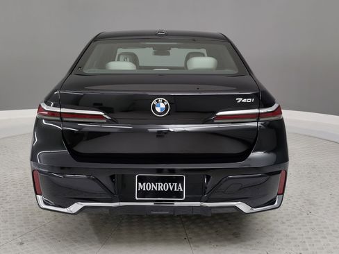 Certified 2023 BMW 740i image 7