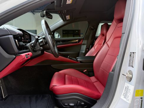 Used 2024 Porsche Panamera image 22