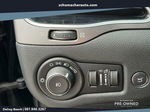 Used 2019 Jeep Cherokee Limited FWD image 27