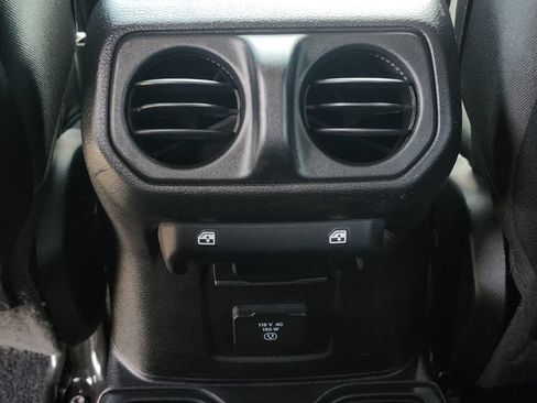 Used 2020 Jeep Wrangler Unlimited Rubicon AWD/4WD image 34