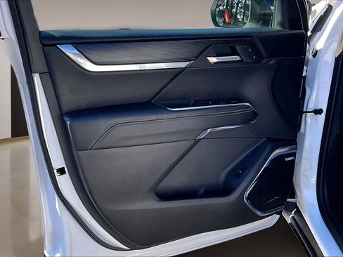 Used 2025 GMC Acadia Elevation image 20