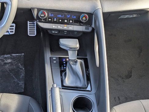 New 2025 Hyundai Elantra Sport FWD image 17