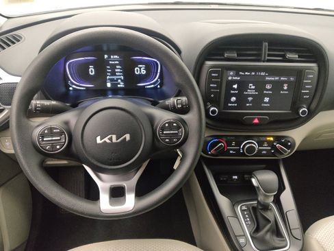 Used 2025 Kia Soul LX image 22