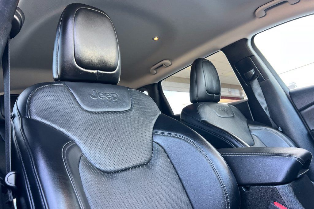 Used 2022 Jeep Cherokee Latitude Lux AWD/4WD image 20