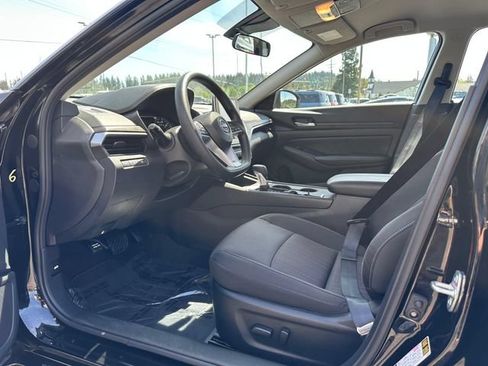 Used 2025 Nissan Altima 2.5 SV FWD image 9