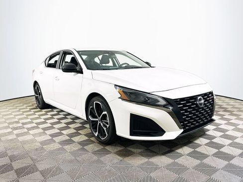 Used 2024 Nissan Altima 2.5 SR FWD image 1