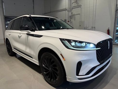 Used 2025 Lincoln Aviator Reserve w/ Equipment Group 201A AWD/4WD image 3