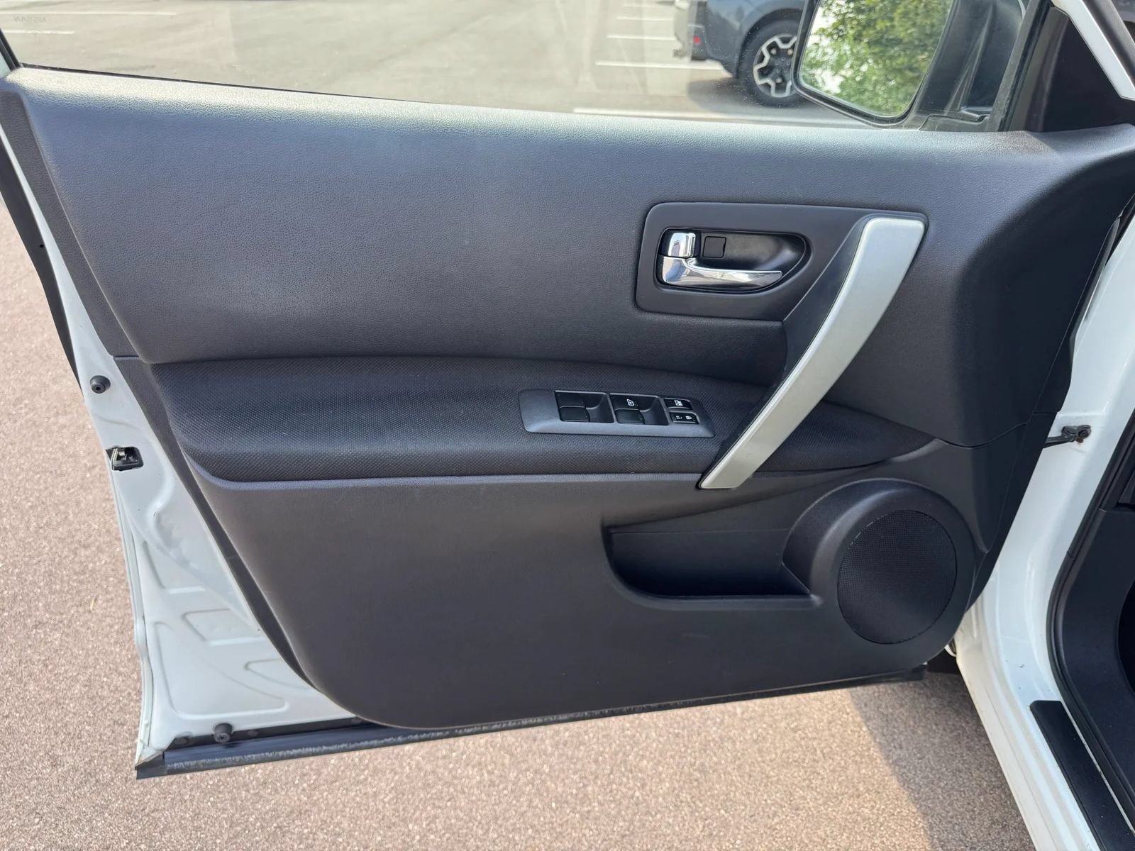 Used 2011 Nissan Rogue SV AWD/4WD image 7