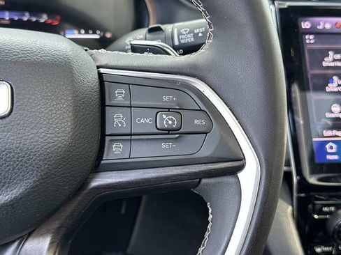 Used 2023 Jeep Grand Cherokee Limited w/ Luxury Tech Group II AWD/4WD image 29