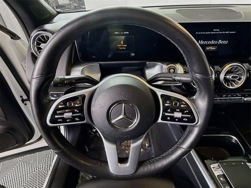 Used 2020 Mercedes-Benz GLB 250 4MATIC w/ Premium Package image 20