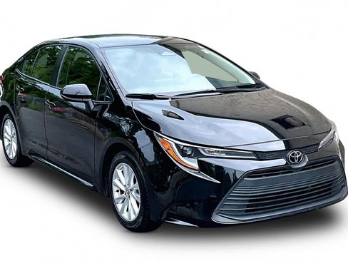 Used 2023 Toyota Corolla LE w/ LE Convenience Package FWD image 3