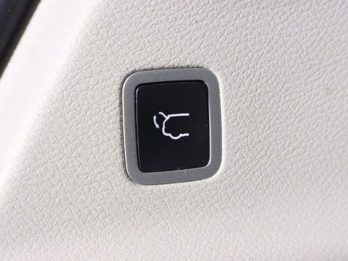 Used 2020 Chrysler Pacifica Touring w/ Advanced Safetytec Group image 34