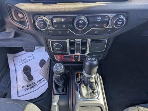 Used 2024 Jeep Wrangler Willys image 24