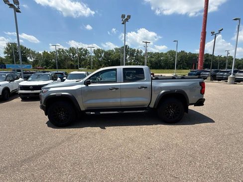 Used 2023 Chevrolet Colorado Trail Boss AWD/4WD image 5
