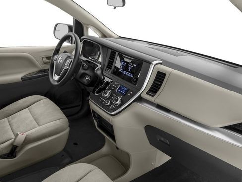 Used 2017 Toyota Sienna L FWD image 19