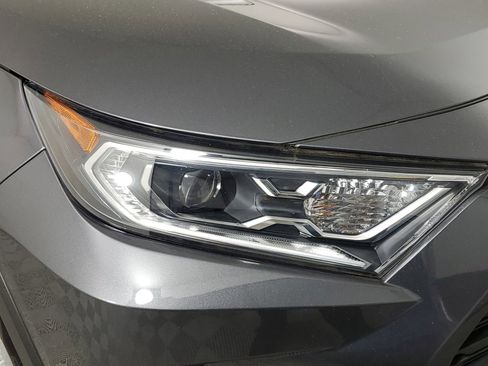 Used 2021 Toyota RAV4 XLE w/ Convenience Package image 18